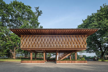 微型图书馆 Warak Kayu，架空的‘镂空木盒’ / SHAU Indonesia