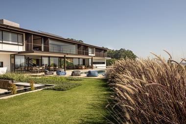 Casa Ossamu / Sidonio Porto Arquitetos Associados