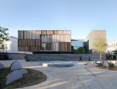 Gallery of Screened-In: Mastering the Brise-Soleil in France  - 3