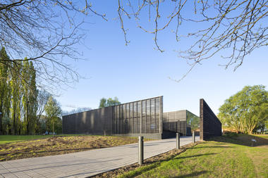 Gallery of Screened-In: Mastering the Brise-Soleil in France  - 4