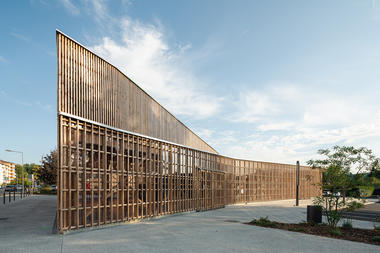 Gallery of Screened-In: Mastering the Brise-Soleil in France  - 1