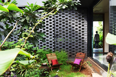 House in a Gaothan / unTAG