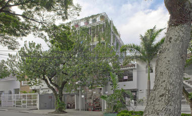 Bioclimatic Prototype of a Host and Nectar Garden Building  / Husos Architects