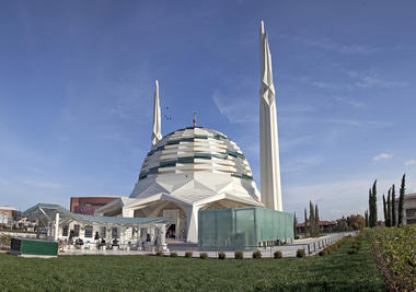 Marmara University Faculty of Theology Mosque / Hassa Architecture Engineering Co.