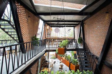 Café MƯA  / 85 Design