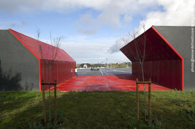 Manhufe Parking Lot / Guilherme Machado Vaz