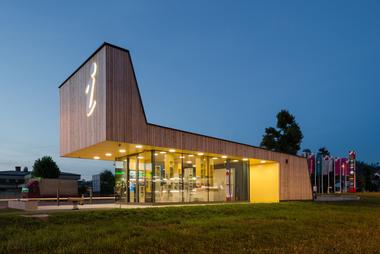 Tourist Information Centre Postojna / studio stratum