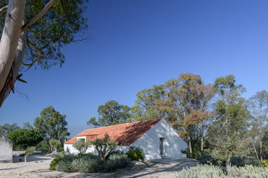 House in Ferraria / Enter Arquitectura