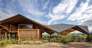 Centro de aprendizaje de economía y agricultura PANNAR  / Vin Varavarn Architects