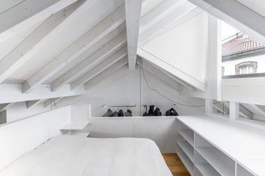 Reforma de vivienda en bajo cubierta / Eva María Castro Álvarez + EeG arquitectos