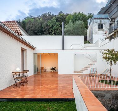 Casa grada / Arnau estudi d'arquitectura
