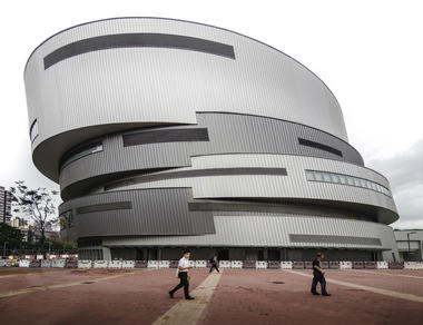 Yuen Long District Library & Indoor Recreational Centre / P&T Architects and Engineers