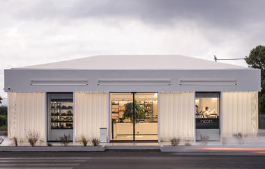 Neon Bakery & Coffee / Studio 2Pi Architecture
