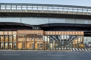 桥下的空间，钟岩洞广场 / Simplex Architecture