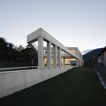 Concrete Villa Comano / DF_DC
