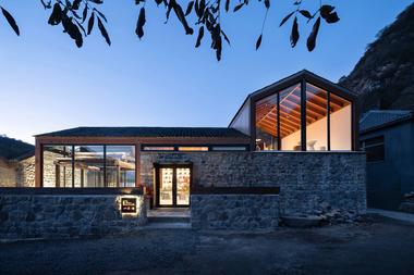 With Joy Homestay NO.10 Courtyard / UPA