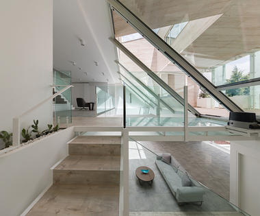 Gallery of Inside Out House / MA Office  - 18