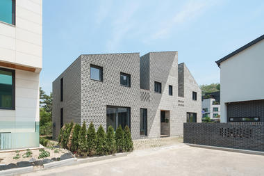 The Masonry House / stpmj
