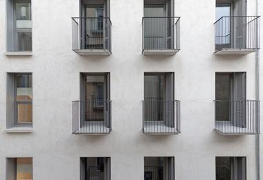 Edificio CC3 / RUE Arquitectos + B&J Arquitectura