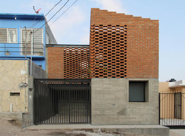 Tadeo House / Apaloosa Estudio de arquitectura y diseño