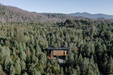 Casa un patio / Lucas Maino Fernandez