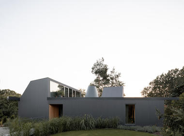 Terrace With a House by the Lake / UGO Architecture 