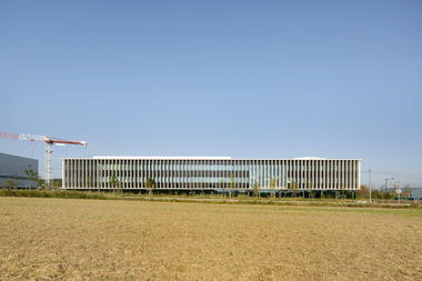 Les Maçons Parisiens Office Building  / DESALEUX & SOARES