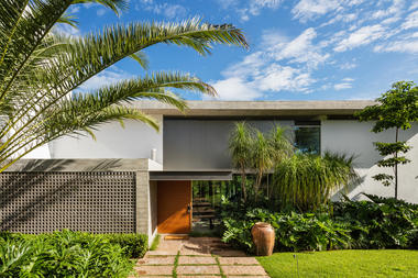 DMG Residence / Reinach Mendonça Arquitetos Associados