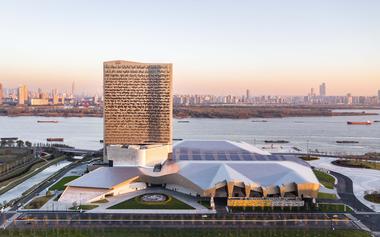 Yangtze River International Conference Center / Morphosis Architects