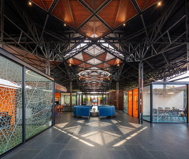 Experience Center / CnT Architects
