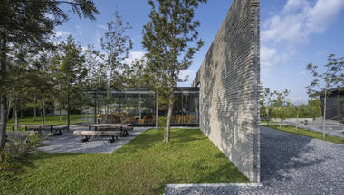 Paragraph Cafe / IS Architects