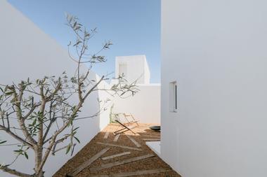 Cabrita Moleiro House / Atelier Data