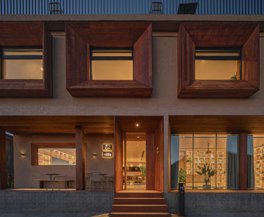 Pinggu Village B&B “Living by the Mountain”  / DAGA Architects