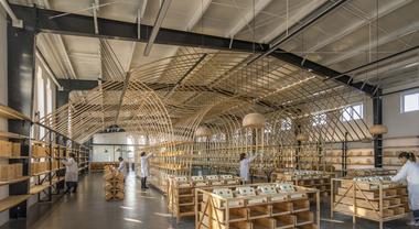 Yuntai Ice Chrysanthemum Display Shelves / LUO studio