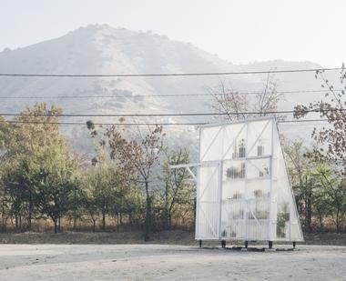 Instalación micro invernaderos / Iván Bravo Arquitectos