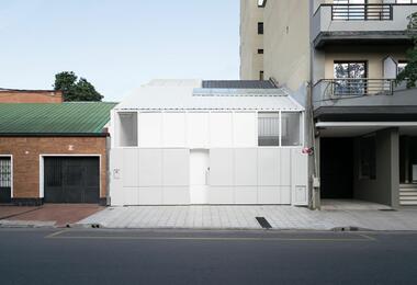 Ampliación de fachada Rioja / Sitio Arquitectura