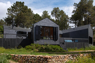 Casa Salamandra / 3x3 architecture