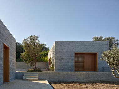 Place du Village House / Zakarian-Navelet Architectes