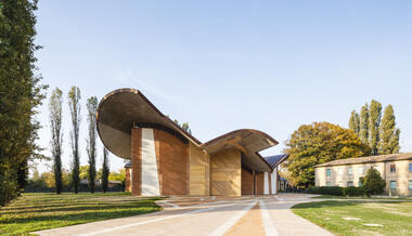 Iglesia y complejo parroquial San Giacomo Apostolo / Miralles Tagliabue EMBT