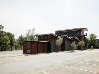 Talleres de prácticas industriales / SOFArquitectos