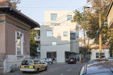 Urban Spaces 2 / Mumuleanu 14 Apartment Building / ADNBA