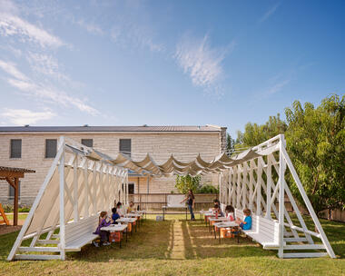 疫情下的小老虎教室 / Murray Legge Architecture