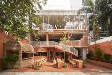 Cafetería Anh Coffee Roastery / Red5studio