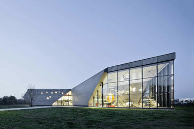 Museum of Aviation and Aviation Exhibition Park / Pysall. Ruge Architekten + Bartlomiej Kisielewski