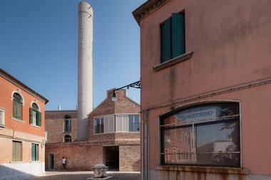 Residential Building Refurbishment / Studio Macola
