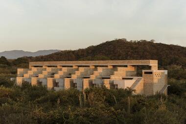 Hotel Terrestre / Taller de Arquitectura X / Alberto Kalach