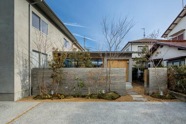 Kusatsu House / Hearth Architects
