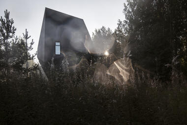 Meteorite Cabin  / Ateljé Sotamaa