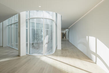 画廊 “洞穴”入口，源起公寓 / Maud Caubet Architects  - 10