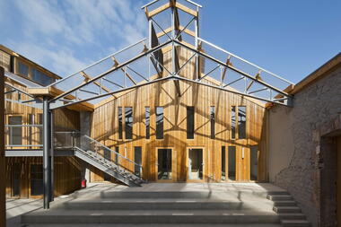 Conservatorio de artes circenses / ADH Architects